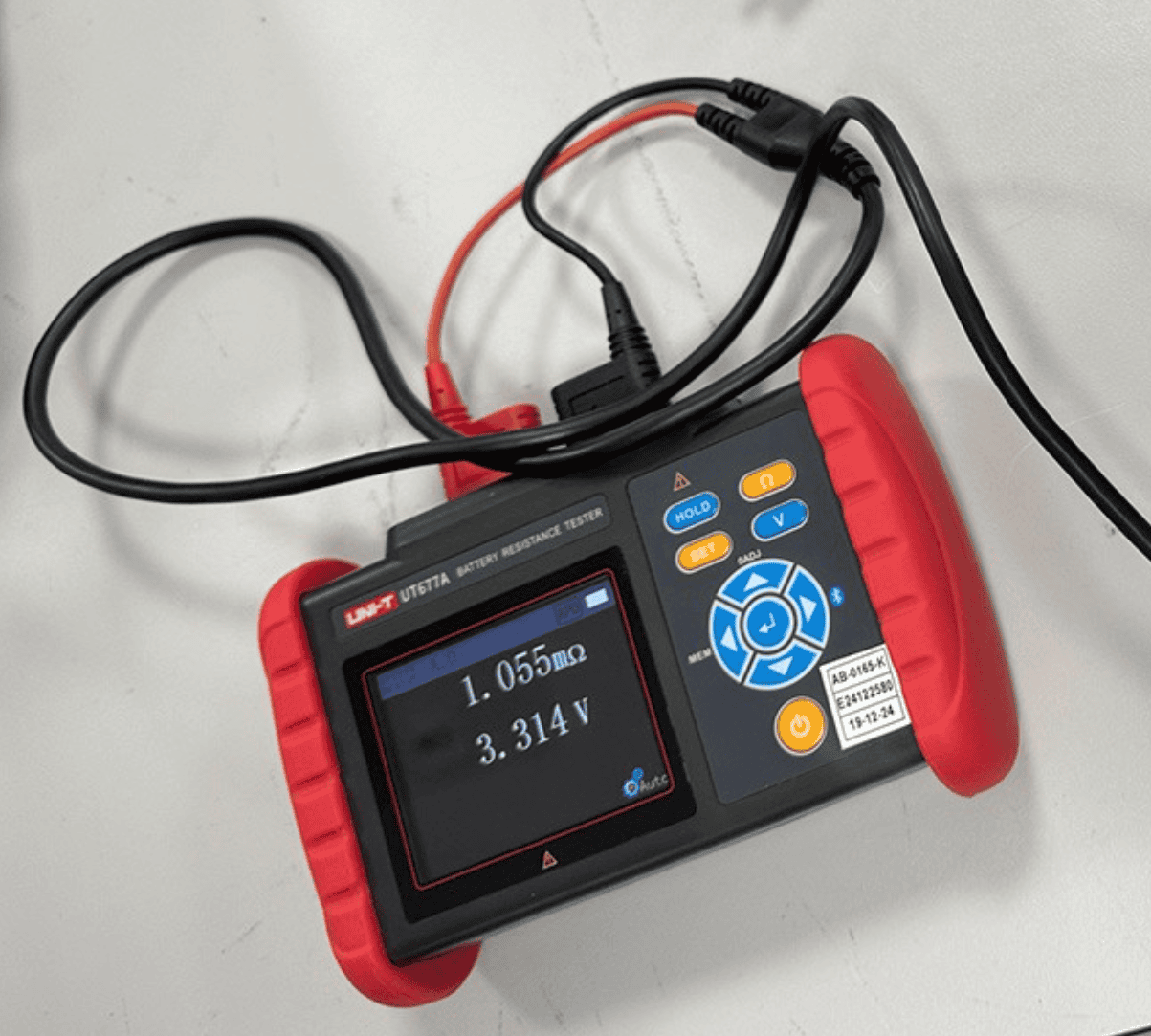 hand-held meter UT677A